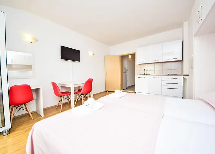 Mira-1 By Interhome Lägenhet Makarska